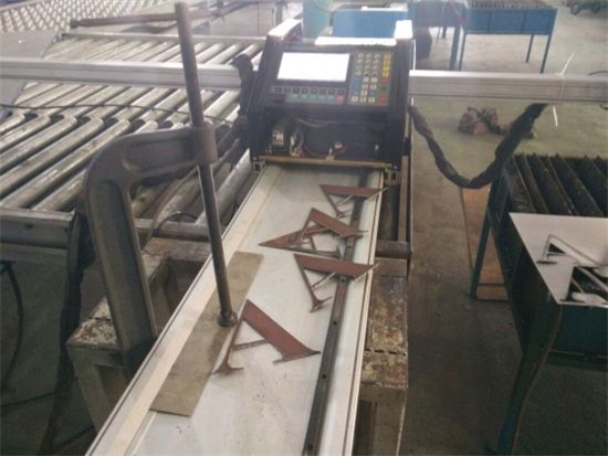 কারখানা সরবরাহ 1300 * 2500mm গিয়ার ট্রান্সমিশন শখ CNC রক্তরস কর্তনকারী